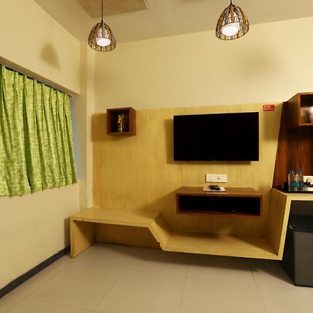 Hotel Elite Continental- Near Mumbai International Airport Andheri East エクステリア 写真
