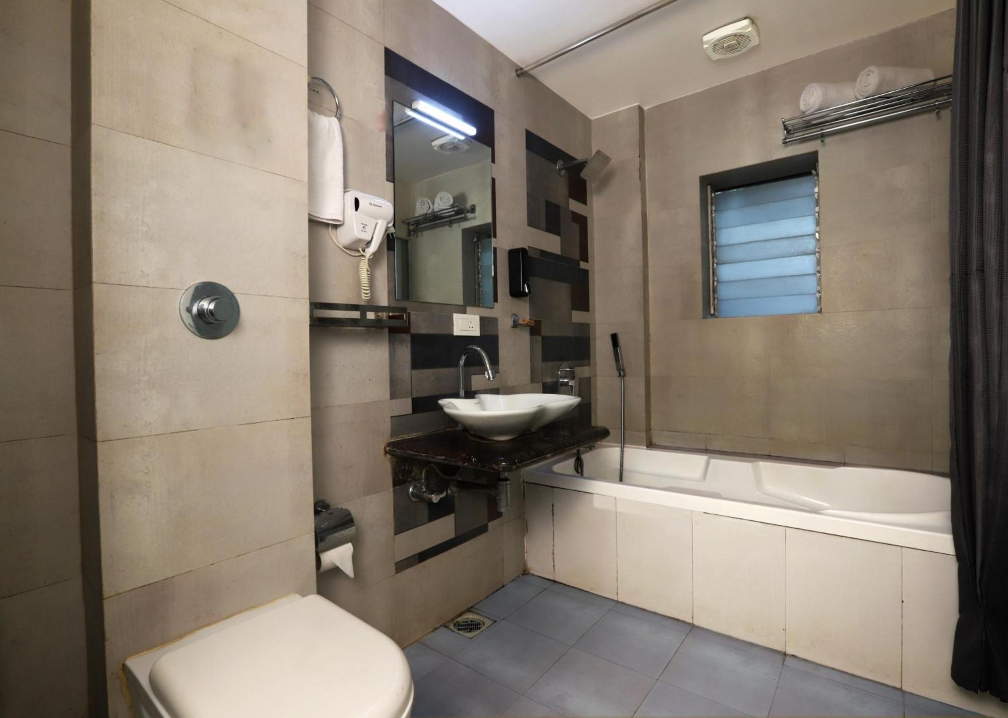 Hotel Elite Continental- Near Mumbai International Airport Andheri East エクステリア 写真