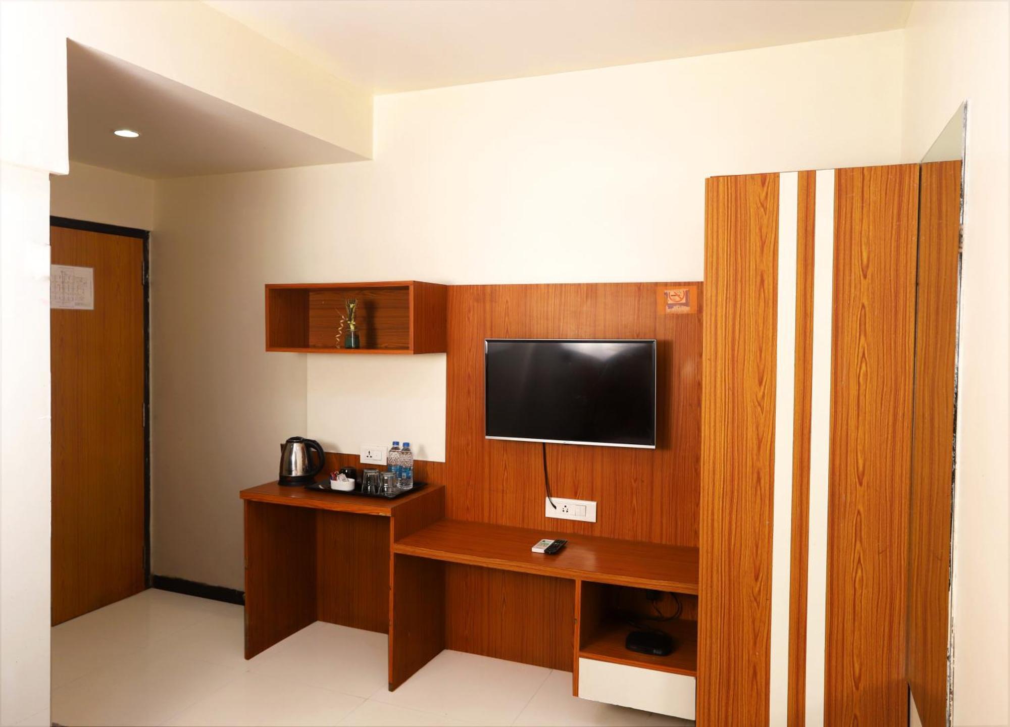 Hotel Elite Continental- Near Mumbai International Airport Andheri East エクステリア 写真