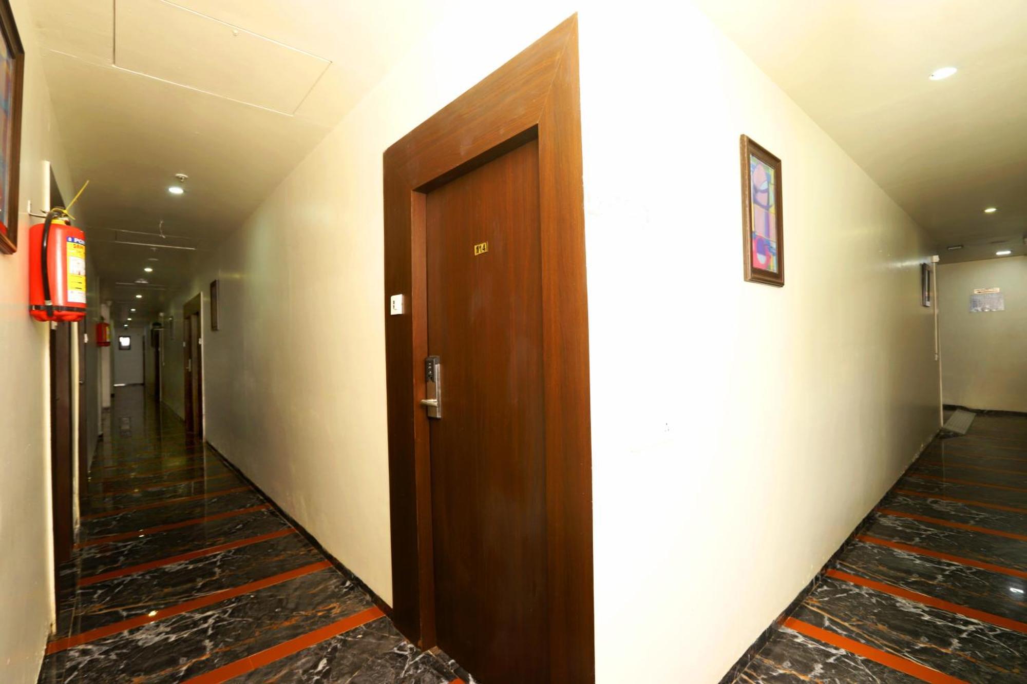 Hotel Elite Continental- Near Mumbai International Airport Andheri East エクステリア 写真