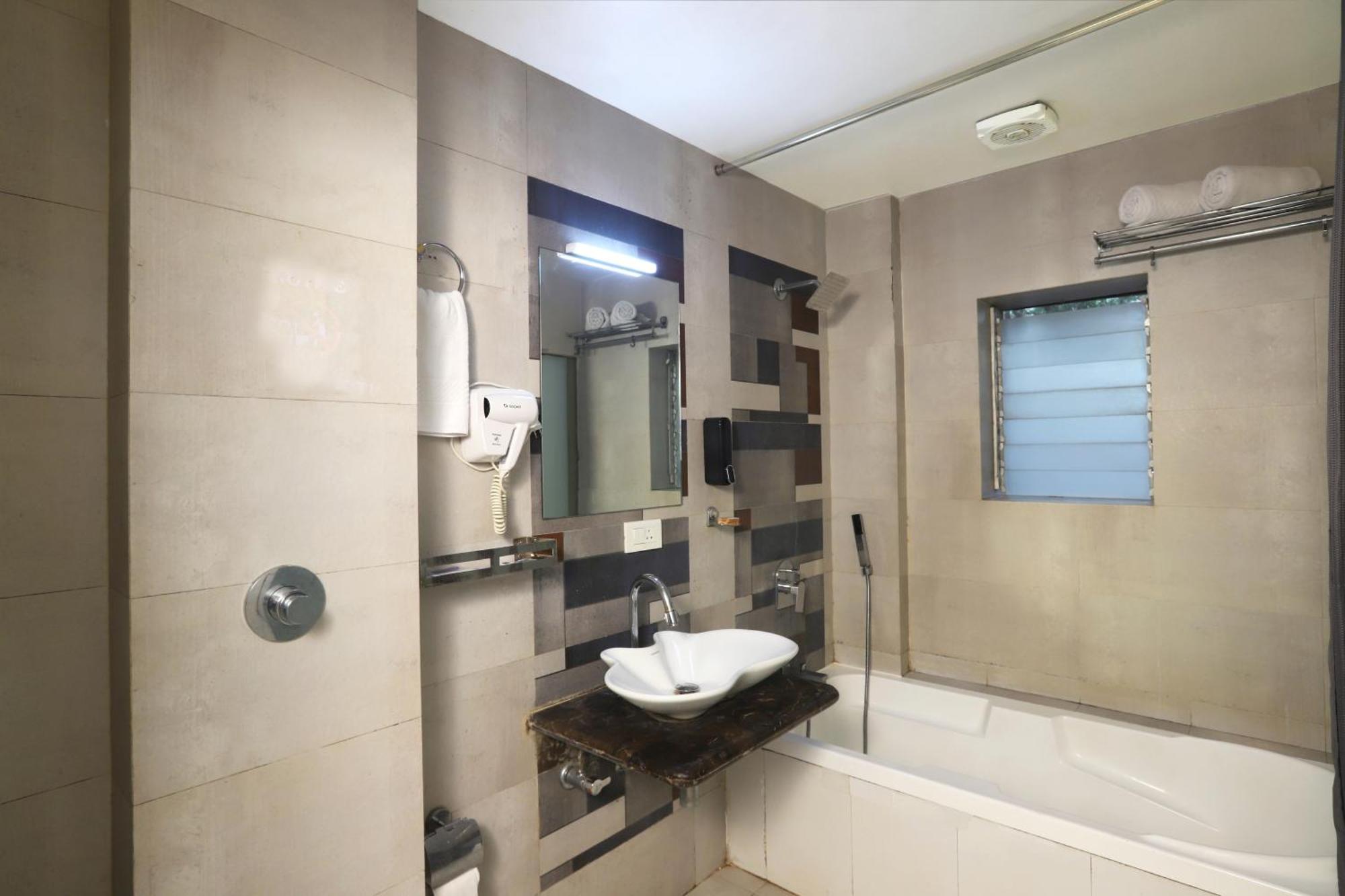Hotel Elite Continental- Near Mumbai International Airport Andheri East エクステリア 写真